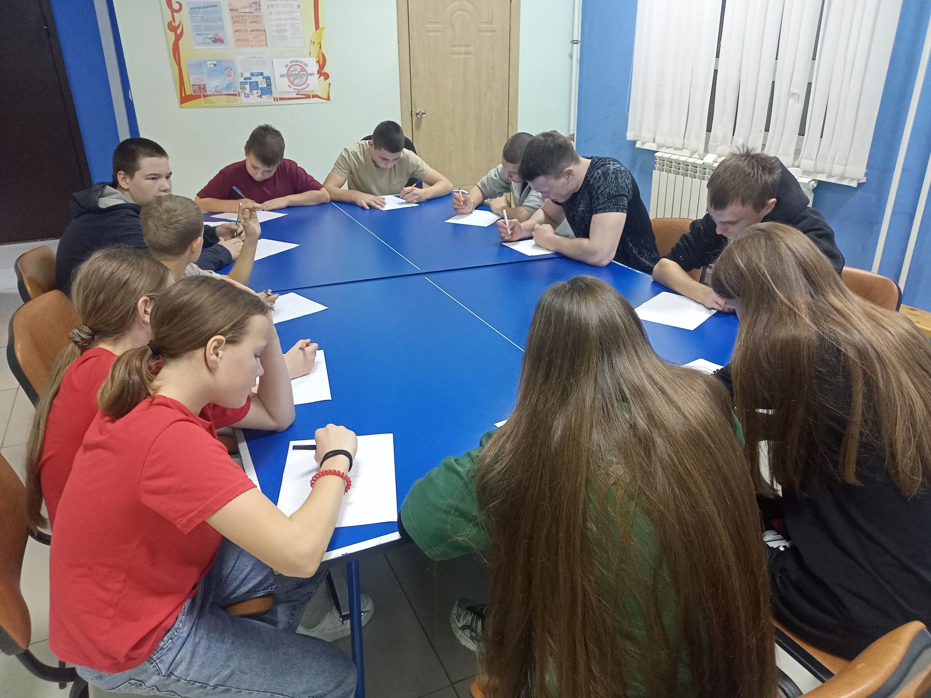 Анкетирование по ПДД для подростков провели в Русском Макулово