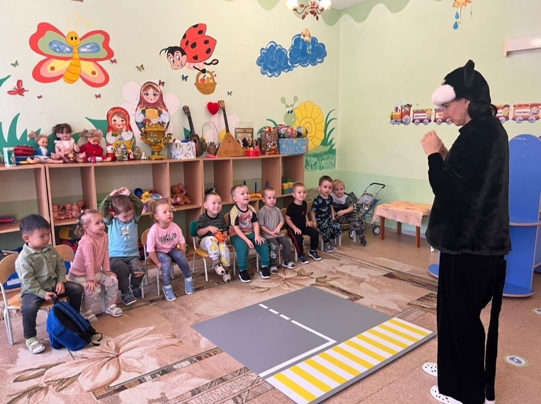 День пешеходного перехода отметили в детском саду с котом Тошкой