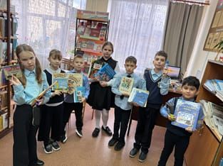 Введенка Бистәсе балалары китапларга яңа тормыш бүләк итте