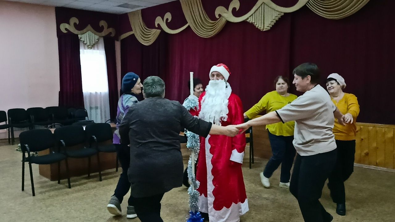 День рождения Деда Мороза отпраздновали в Кильдеевском Доме культуры