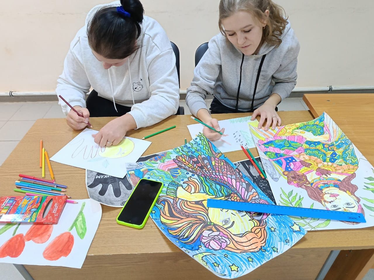 Вахитта балалар әниләрен рәсемнәрдә сүрәтләделәр