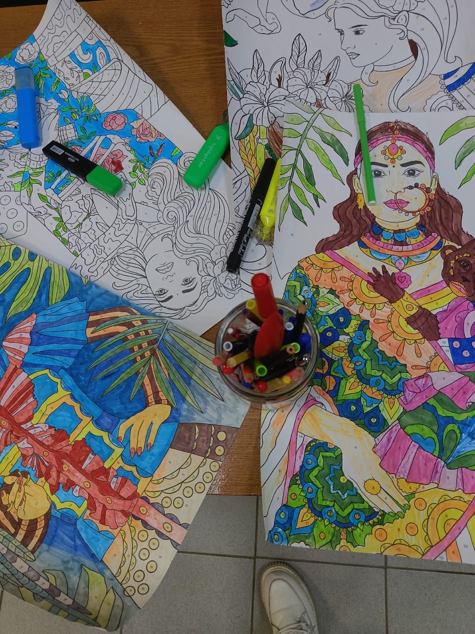 Вахитта балалар әниләрен рәсемнәрдә сүрәтләделәр