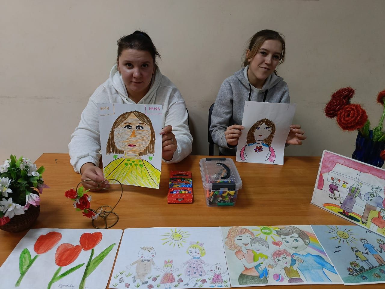 Вахитта балалар әниләрен рәсемнәрдә сүрәтләделәр