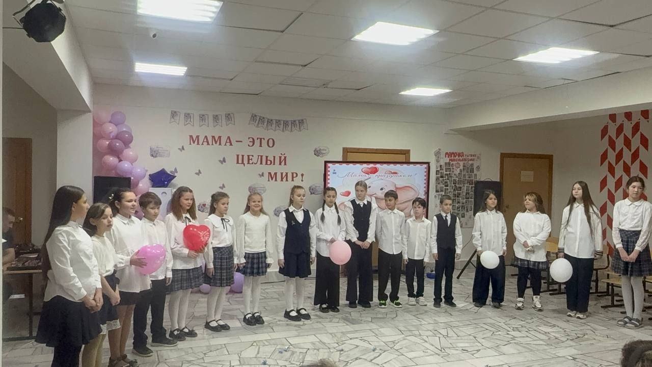 День матери отметили праздничным концертом в Набережно-Морквашской школе