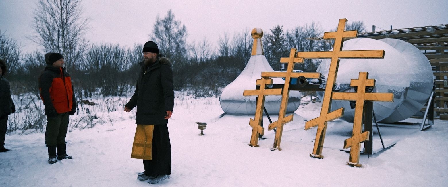 На храм в Тихом Плесе установили новые золочёные кресты