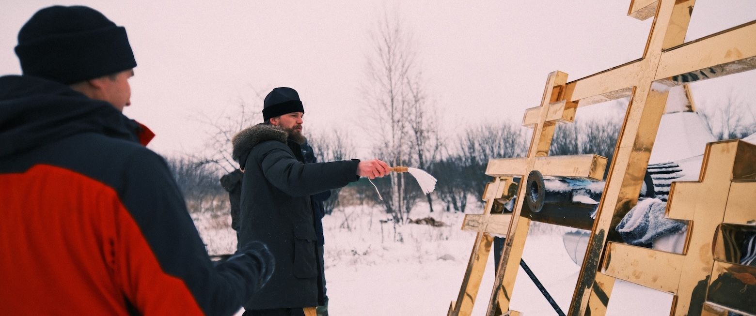 На храм в Тихом Плесе установили новые золочёные кресты