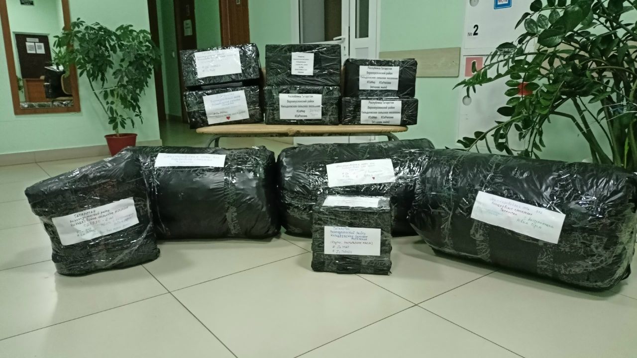Жители Кильдеева собрали посылки и сплели сети для участников СВО