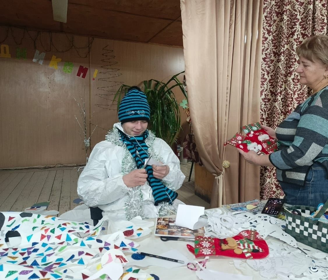 В Ямбулатовском ДК открылась мастерская новогодних поделок