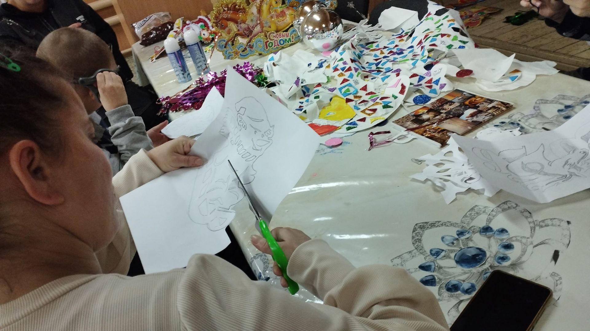 В Ямбулатовском ДК открылась мастерская новогодних поделок