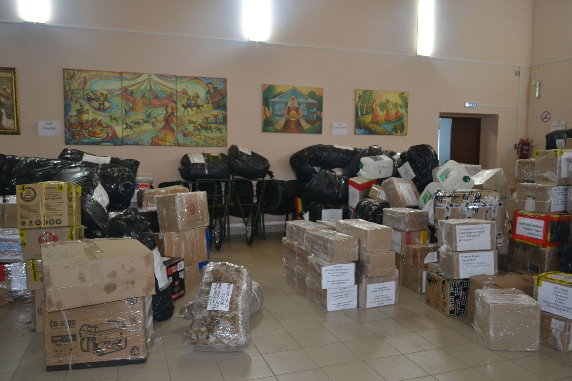 Новогодний конвой: верхнеуслонцы отправили на фронт фуру и «Газель» с подарками