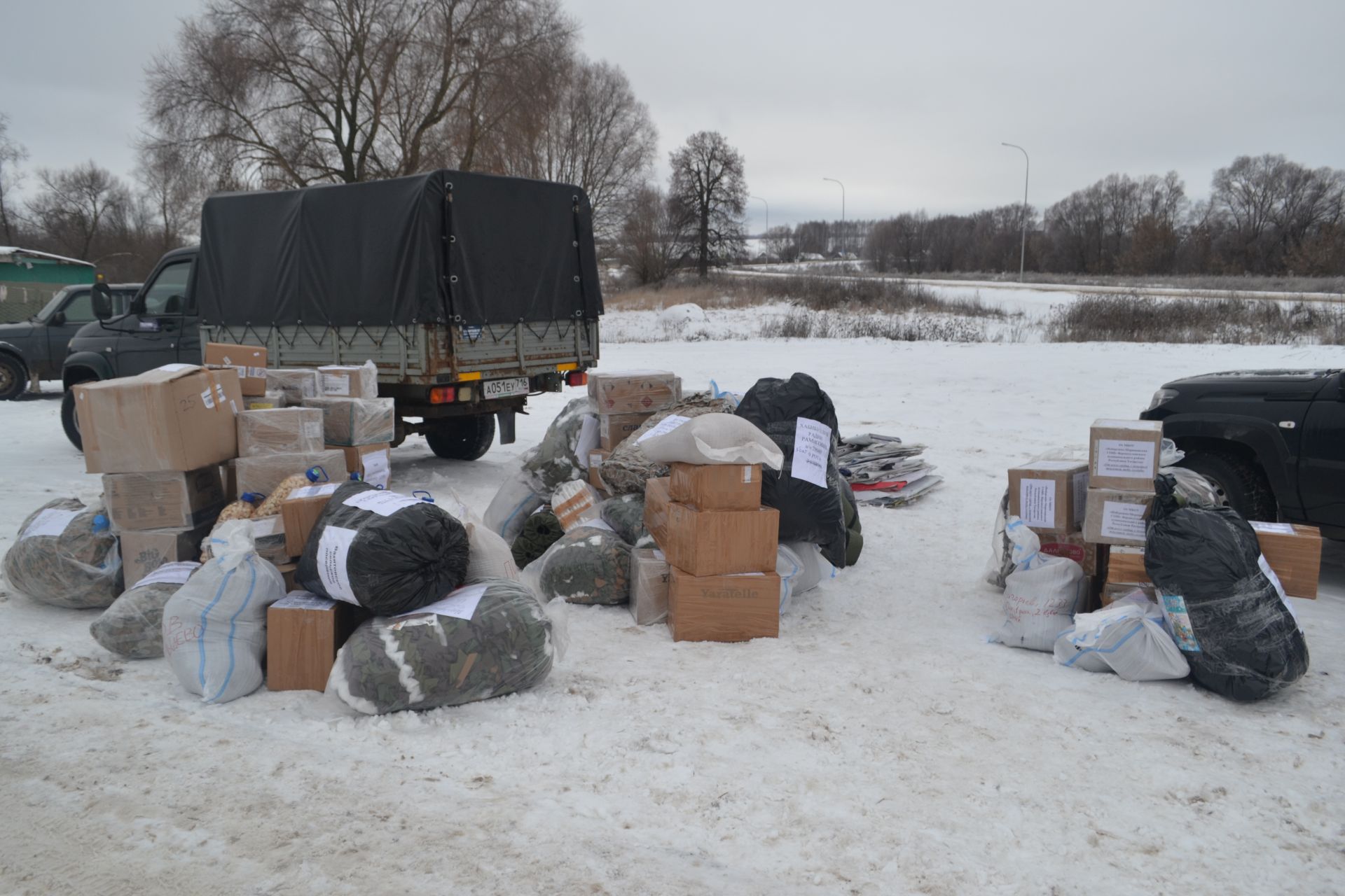 Новогодний конвой: верхнеуслонцы отправили на фронт фуру и «Газель» с подарками