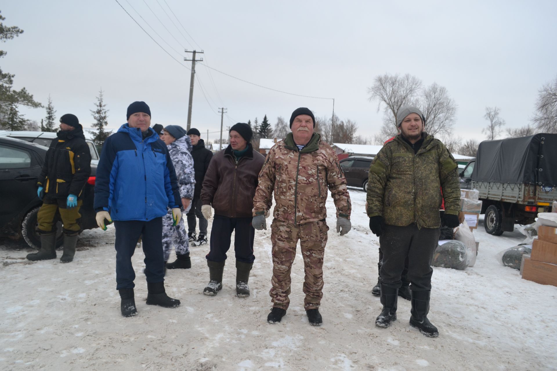 Новогодний конвой: верхнеуслонцы отправили на фронт фуру и «Газель» с подарками