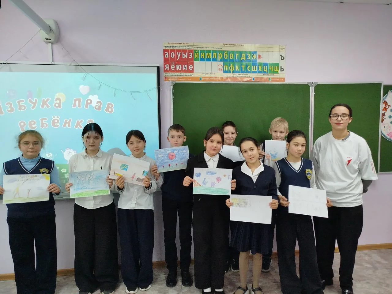 Гимназиядә балалар Ватанга мәхәббәтне рәсемнәрдә сүрәтләделәр