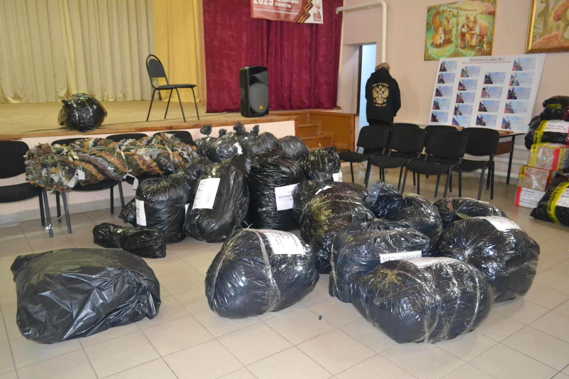 Новогодний конвой: верхнеуслонцы отправили на фронт фуру и «Газель» с подарками