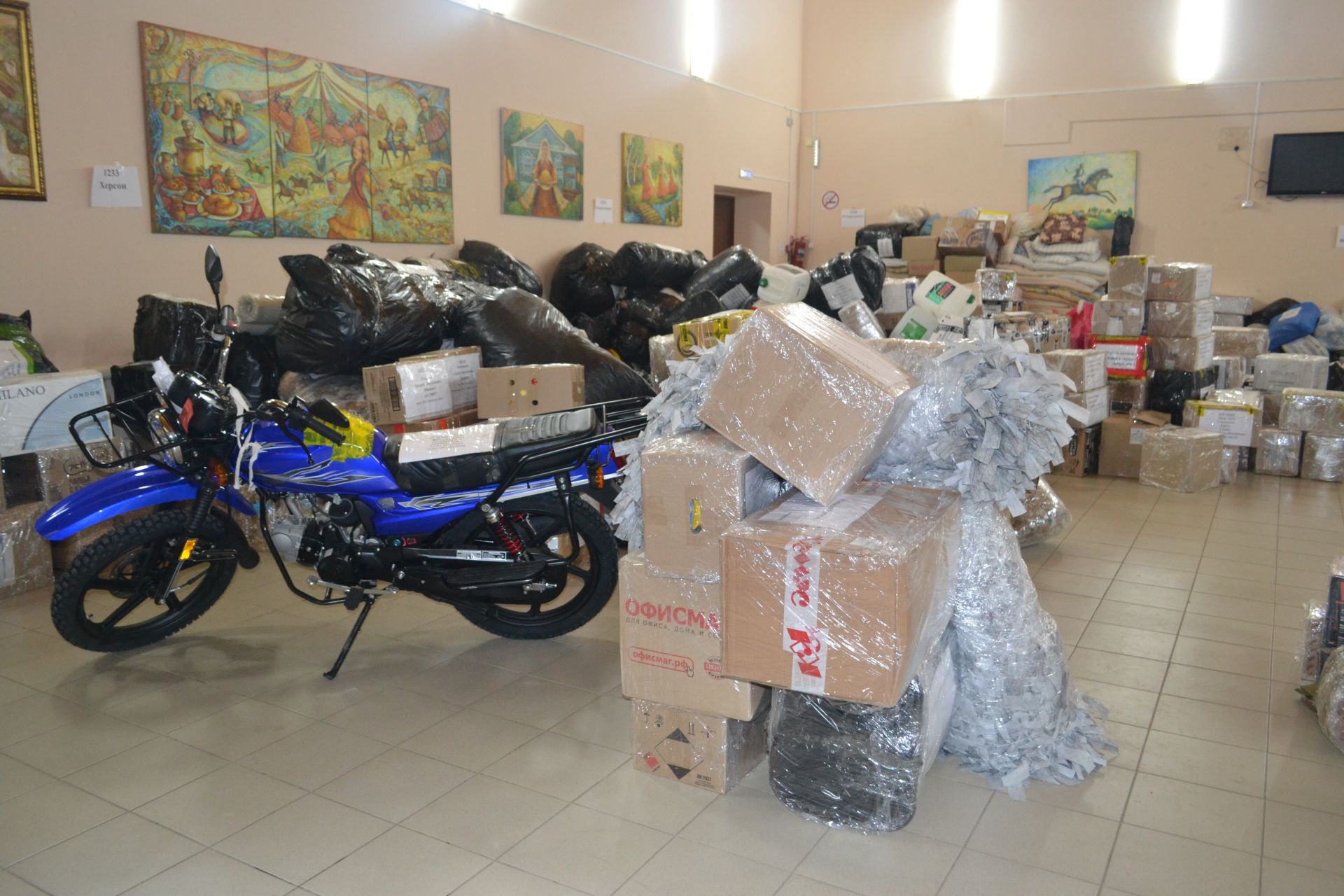 Новогодний конвой: верхнеуслонцы отправили на фронт фуру и «Газель» с подарками