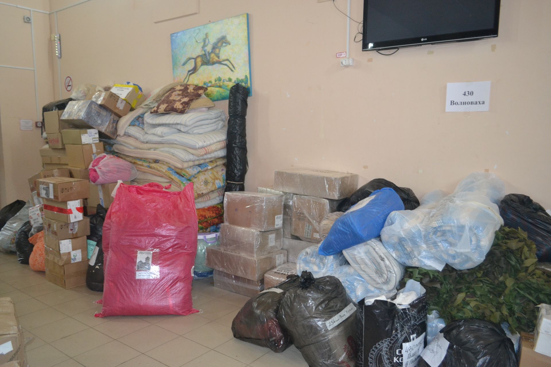 Новогодний конвой: верхнеуслонцы отправили на фронт фуру и «Газель» с подарками