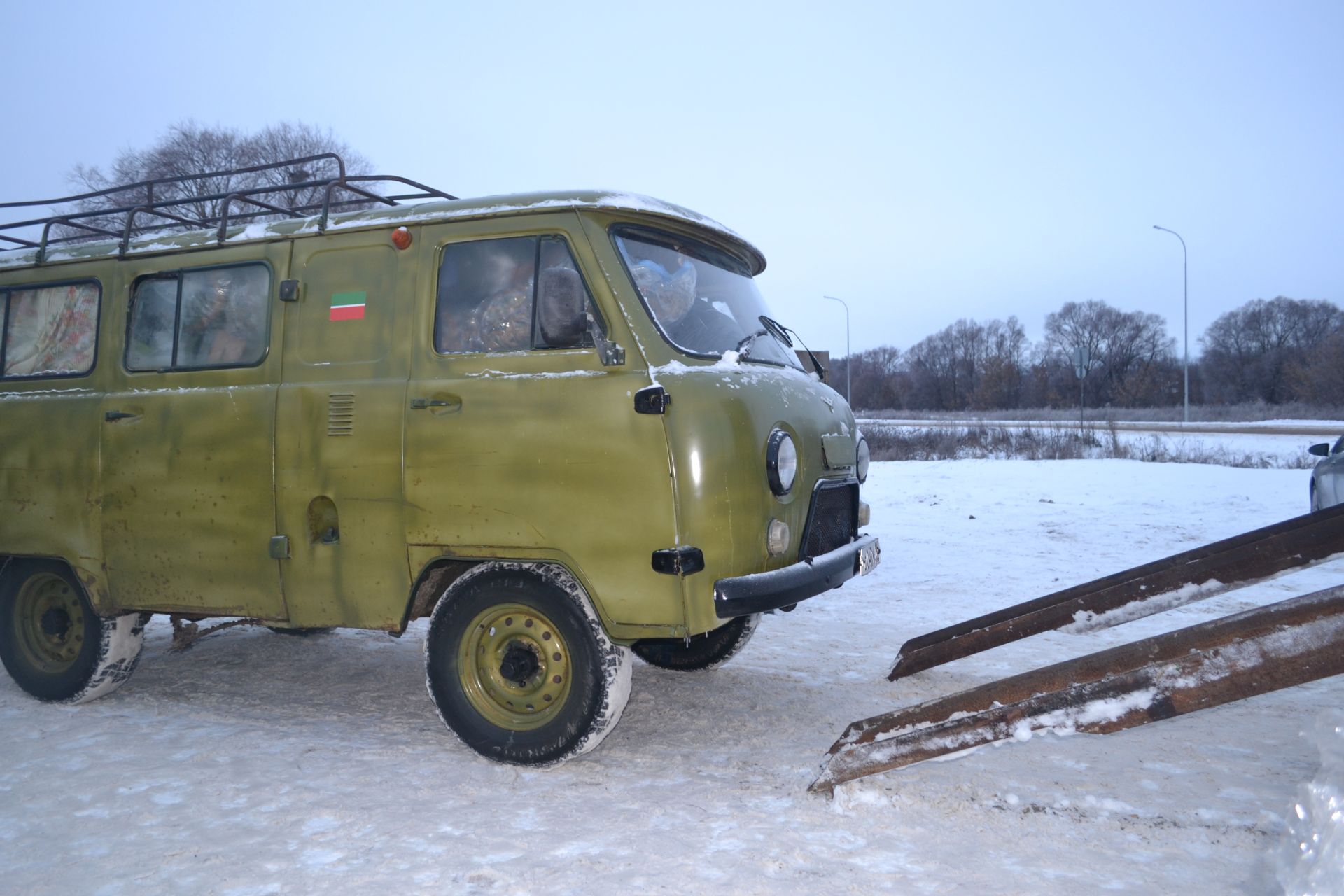 Новогодний конвой: верхнеуслонцы отправили на фронт фуру и «Газель» с подарками