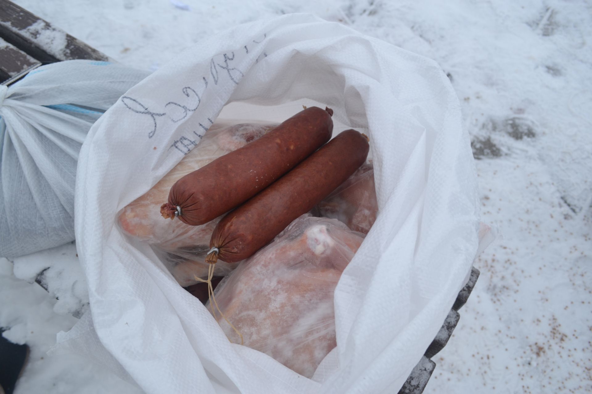 Новогодний конвой: верхнеуслонцы отправили на фронт фуру и «Газель» с подарками