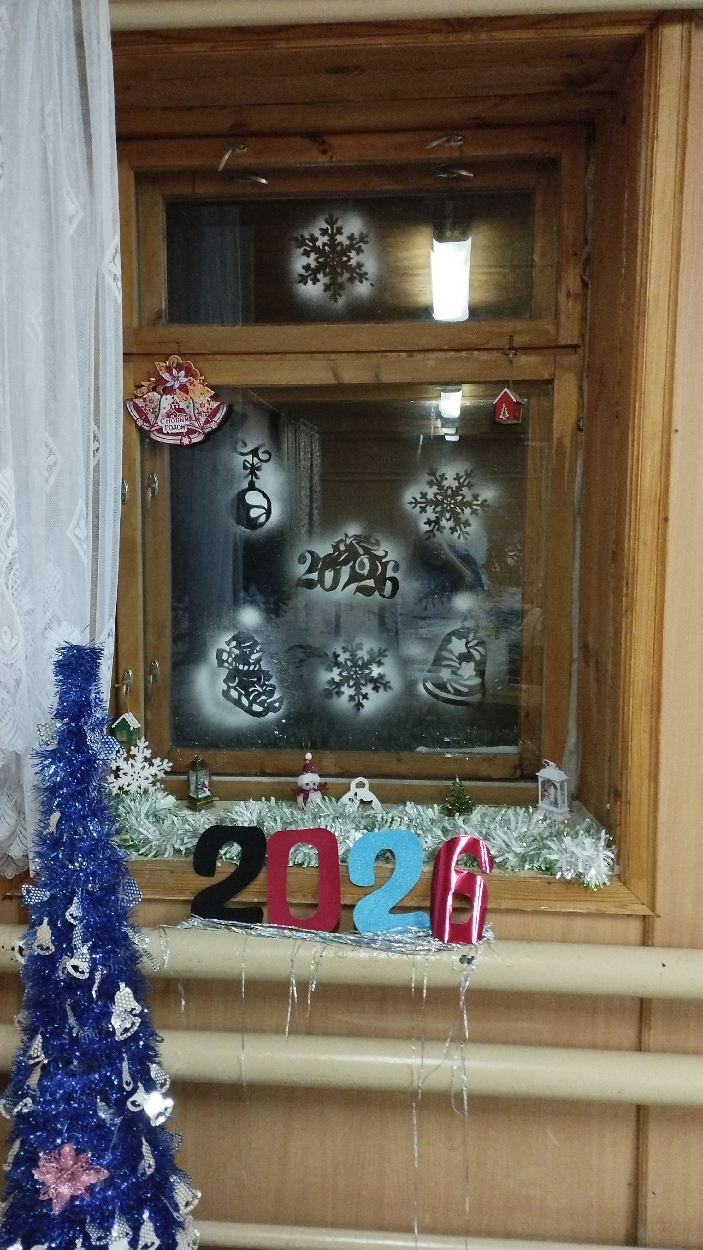 Ямбулатовский ДК присоединился к всероссийской акции «Новогодние окна»