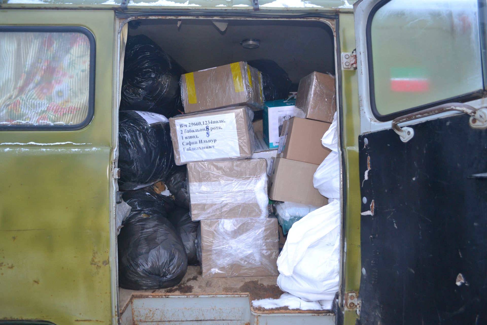 Новогодний конвой: верхнеуслонцы отправили на фронт фуру и «Газель» с подарками