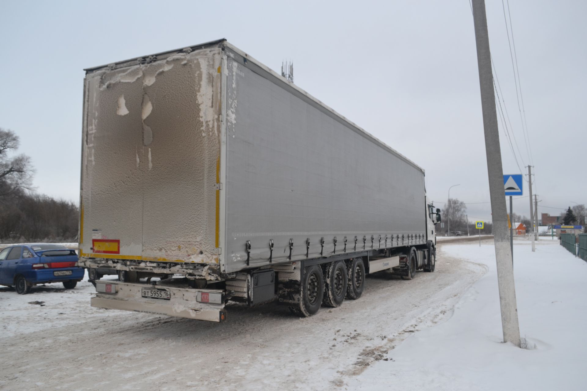 Новогодний конвой: верхнеуслонцы отправили на фронт фуру и «Газель» с подарками