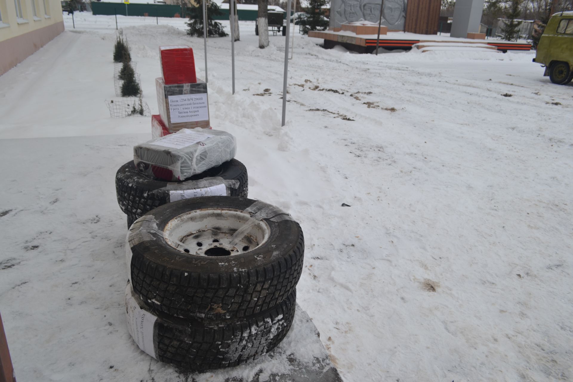 Новогодний конвой: верхнеуслонцы отправили на фронт фуру и «Газель» с подарками