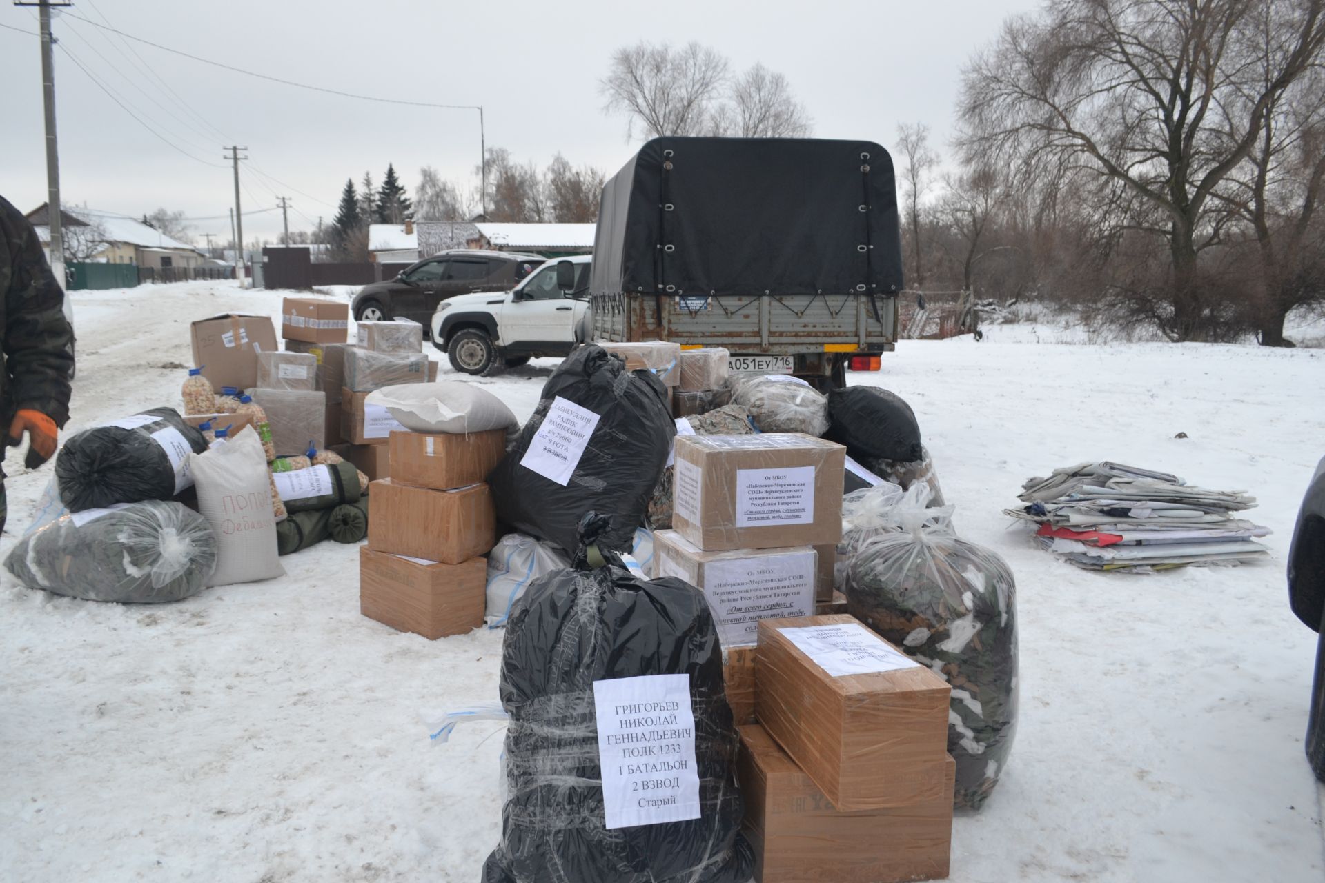 Новогодний конвой: верхнеуслонцы отправили на фронт фуру и «Газель» с подарками