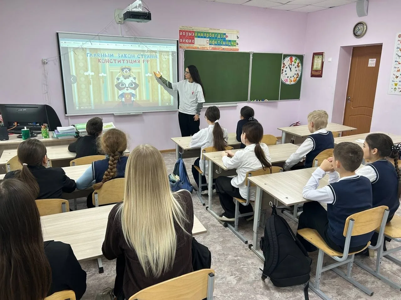 Гимназиядә балалар Ватанга мәхәббәтне рәсемнәрдә сүрәтләделәр