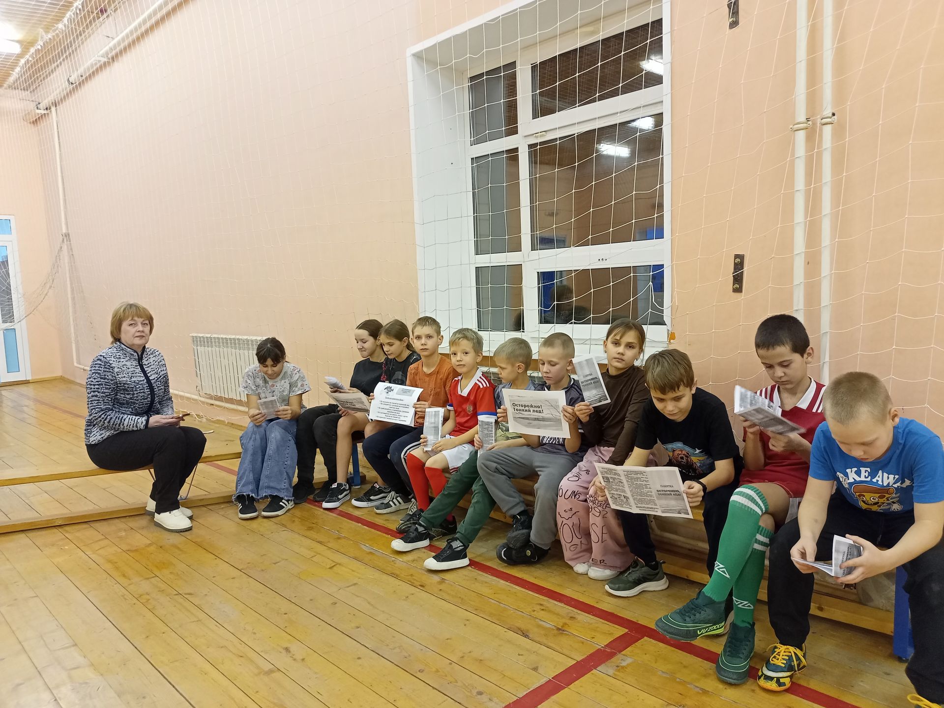 С подростками села Русское Макулово провели беседу о безопасности на льду