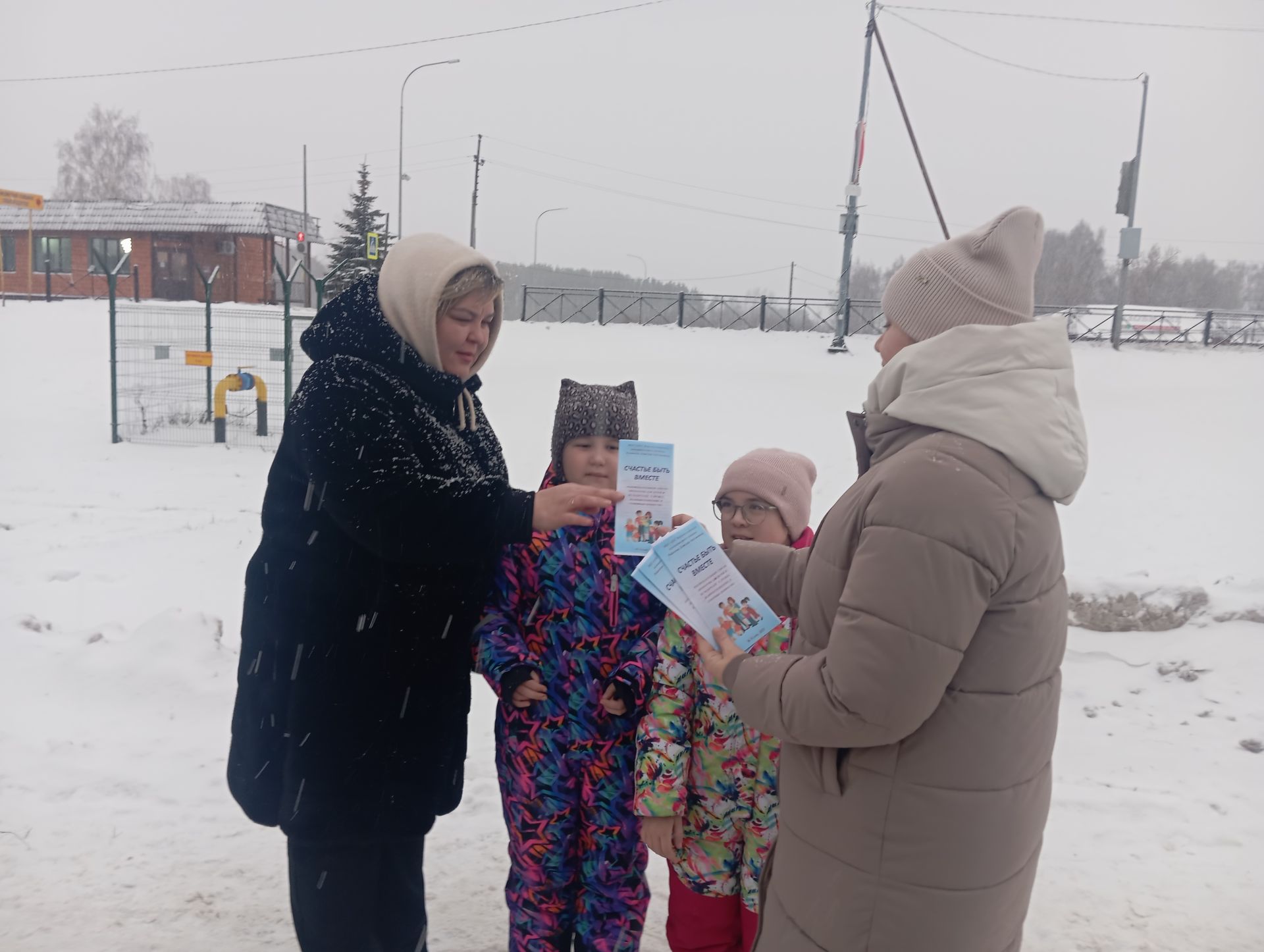 Верхнеуслонская детская библиотека поздравила многодетные семьи с праздником