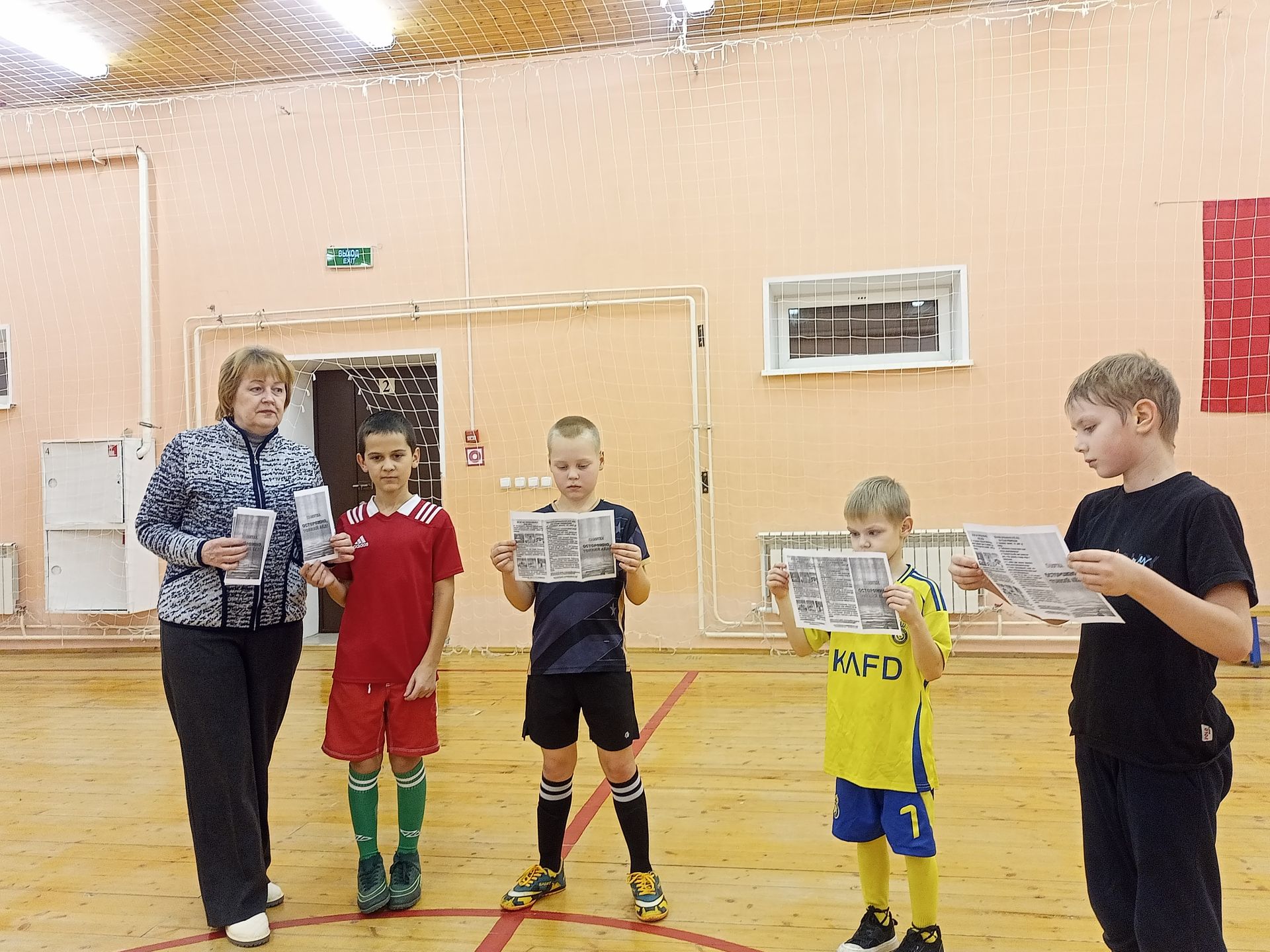 С подростками села Русское Макулово провели беседу о безопасности на льду