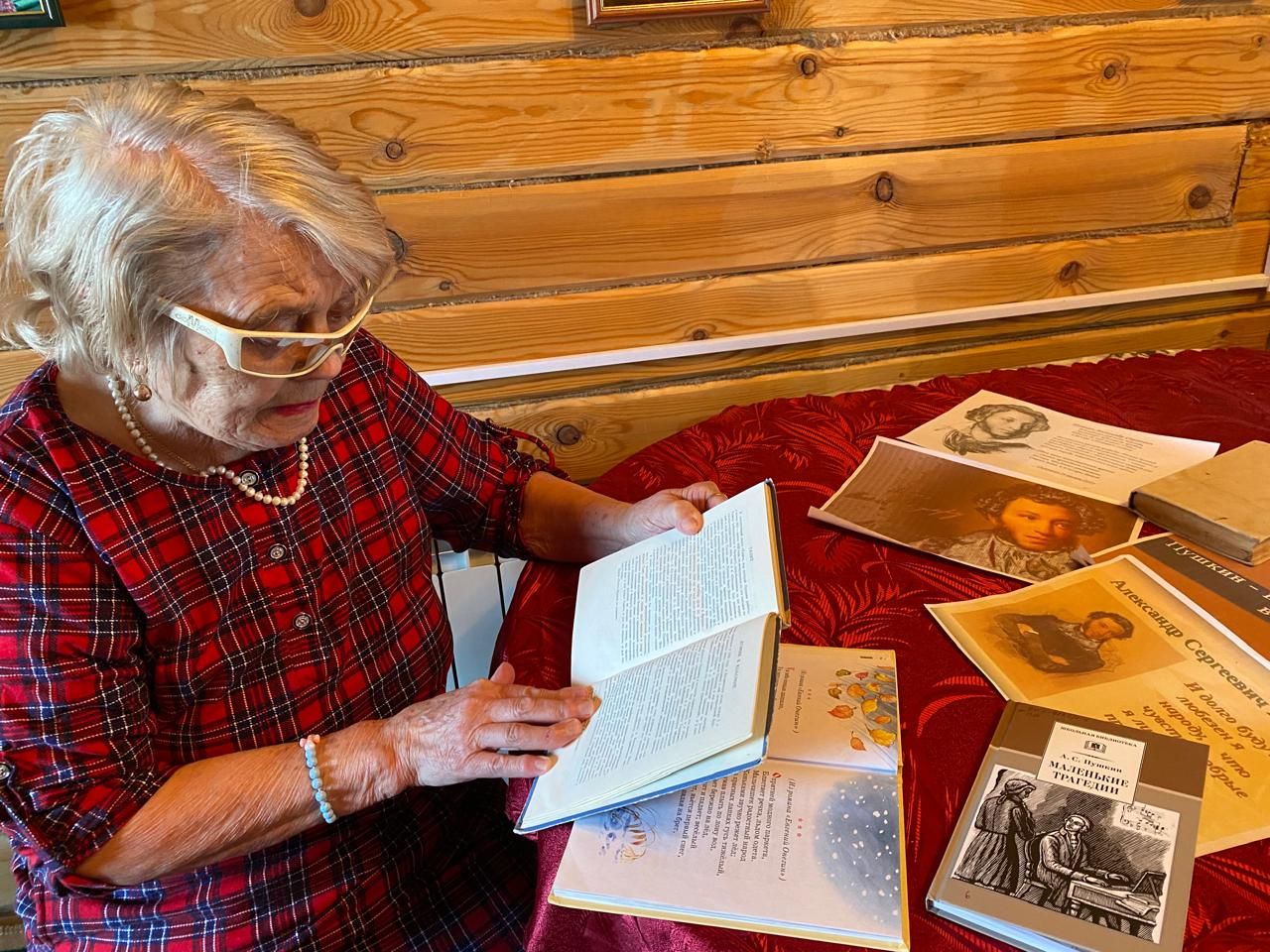 Верхнеуслонские соцработники отметили с подопечными День памяти А.С. Пушкина