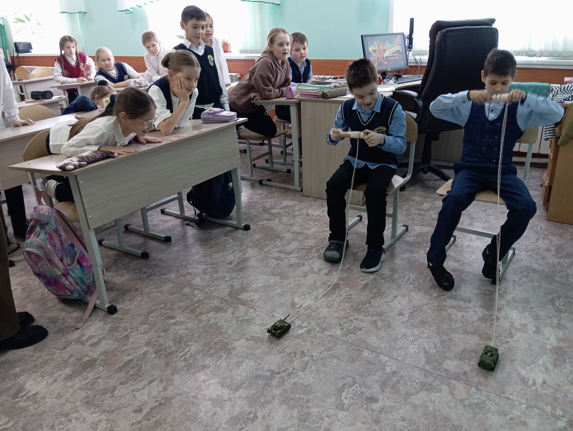 В Верхнем Услоне гимназистам провели патриотический час «Держава армией крепка»