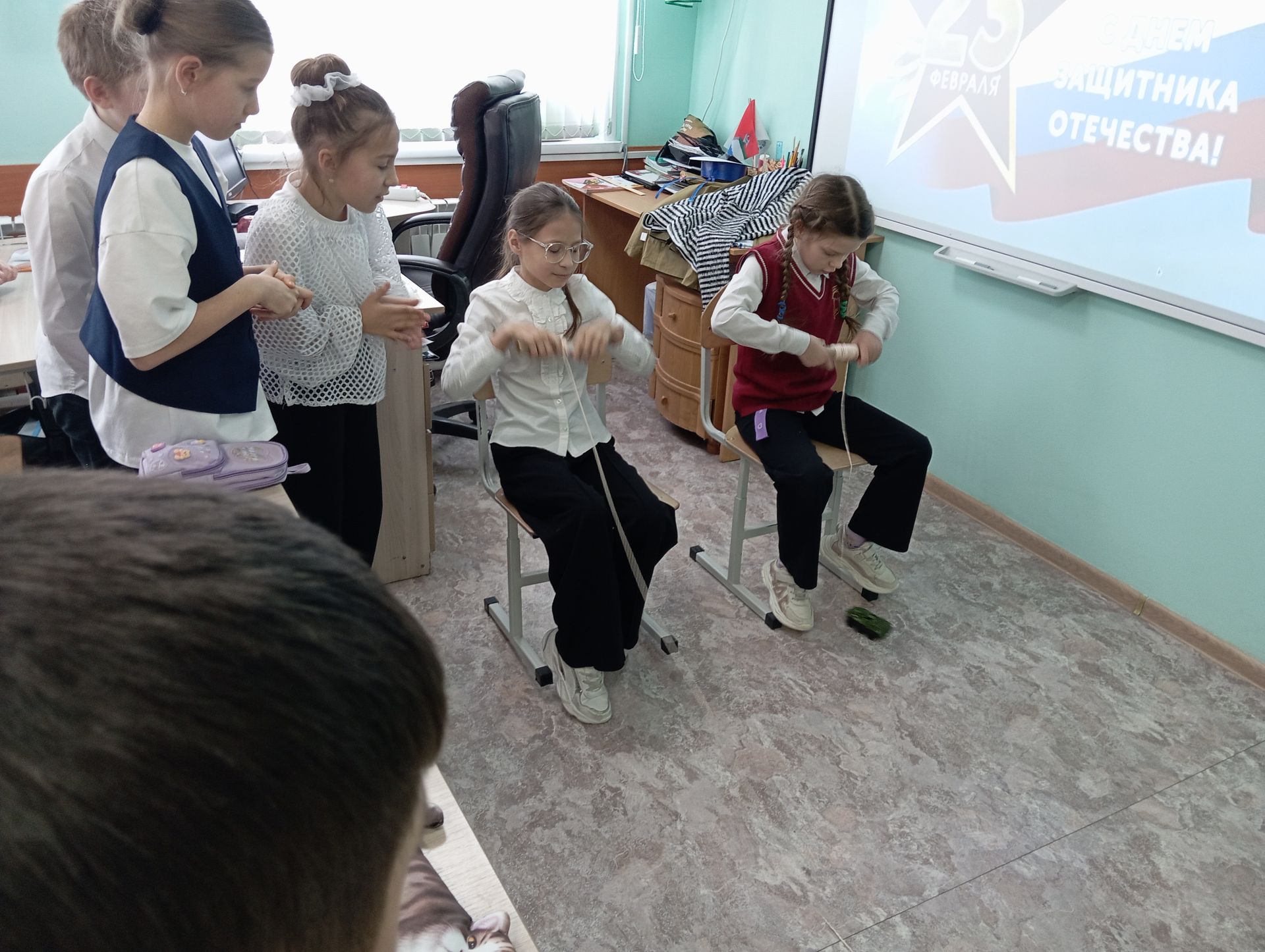 В Верхнем Услоне гимназистам провели патриотический час «Держава армией крепка»