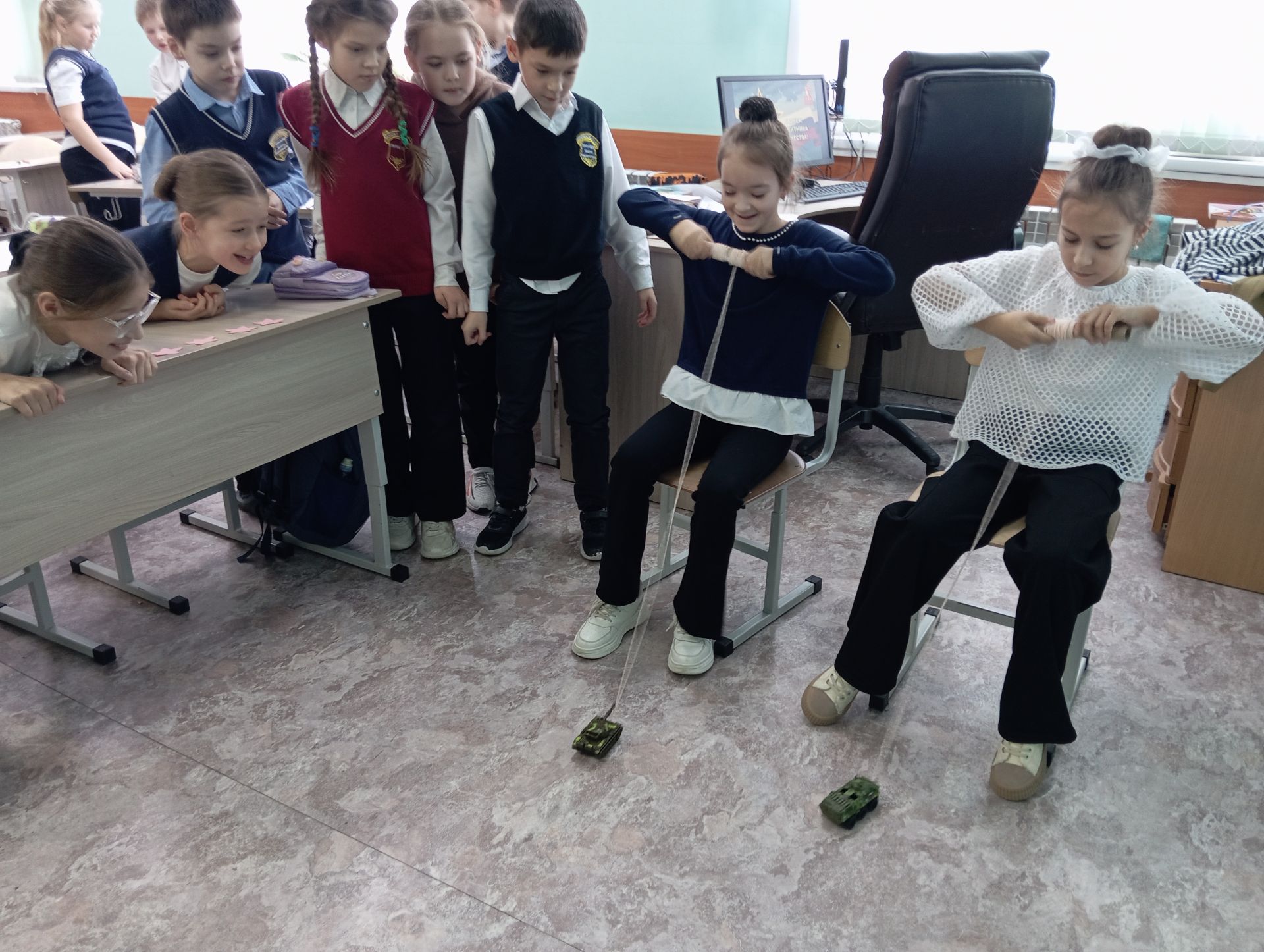 В Верхнем Услоне гимназистам провели патриотический час «Держава армией крепка»