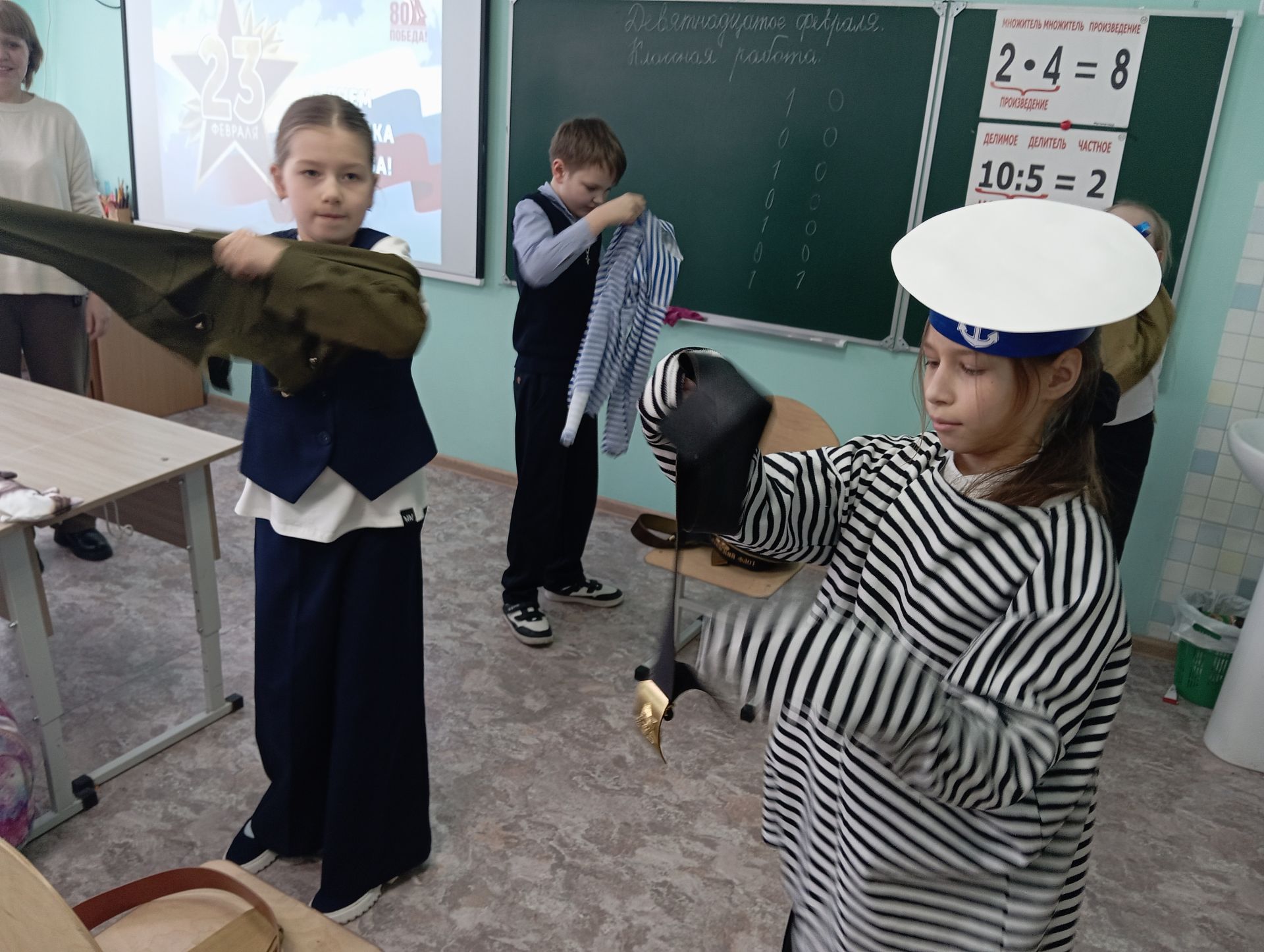 В Верхнем Услоне гимназистам провели патриотический час «Держава армией крепка»