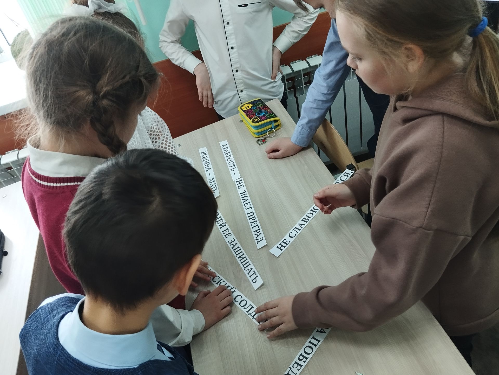 В Верхнем Услоне гимназистам провели патриотический час «Держава армией крепка»