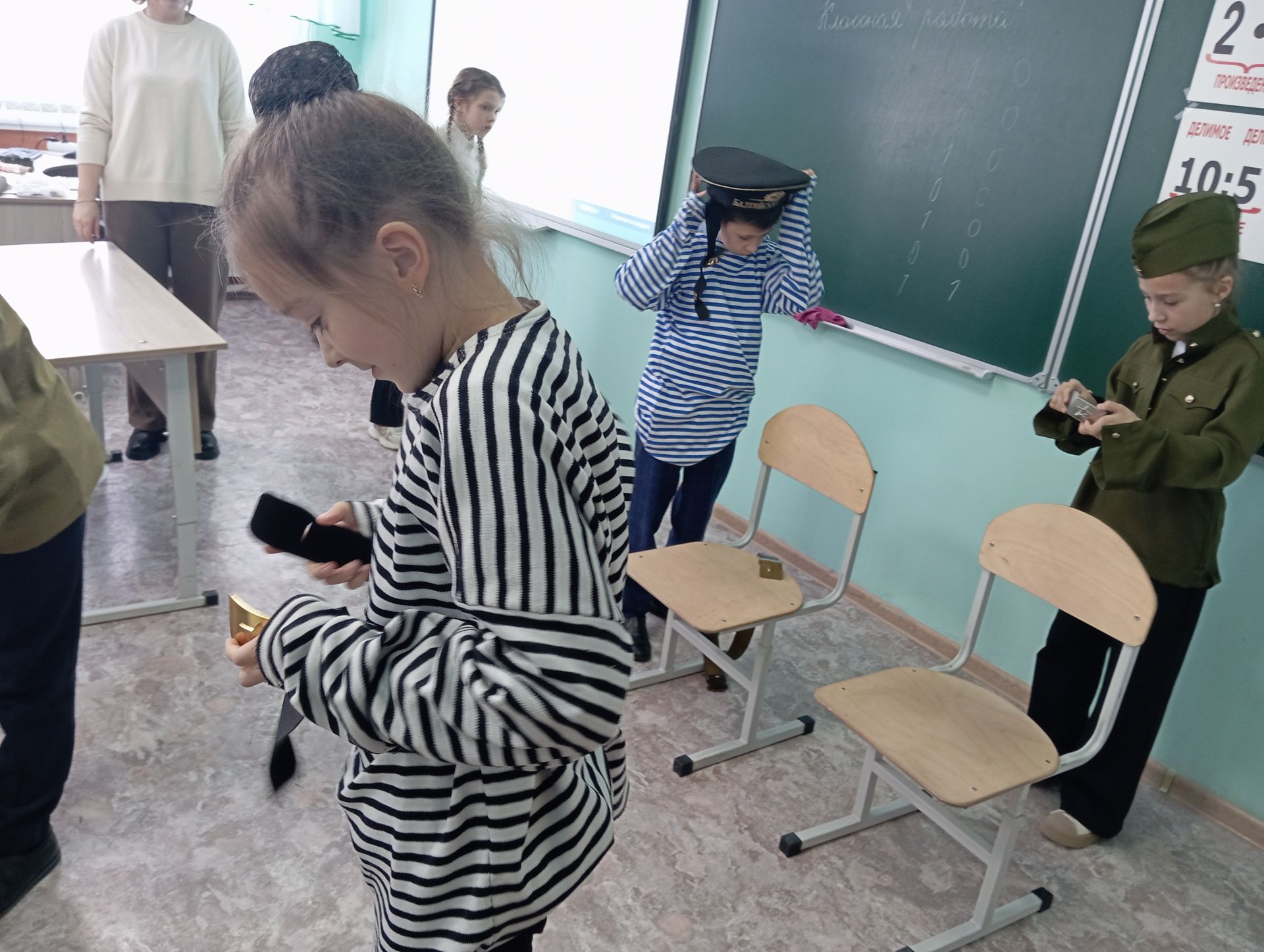 В Верхнем Услоне гимназистам провели патриотический час «Держава армией крепка»