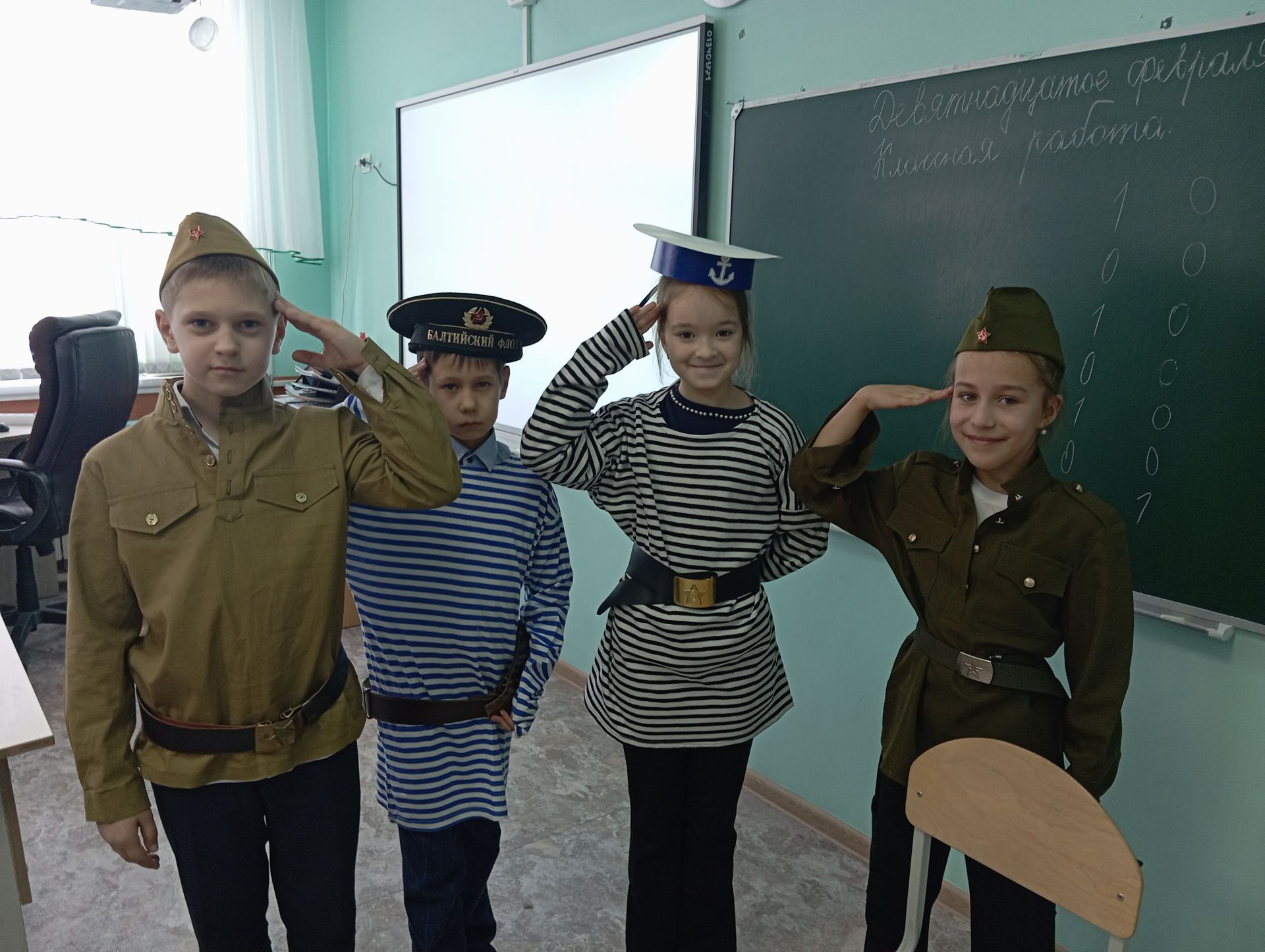 В Верхнем Услоне гимназистам провели патриотический час «Держава армией крепка»