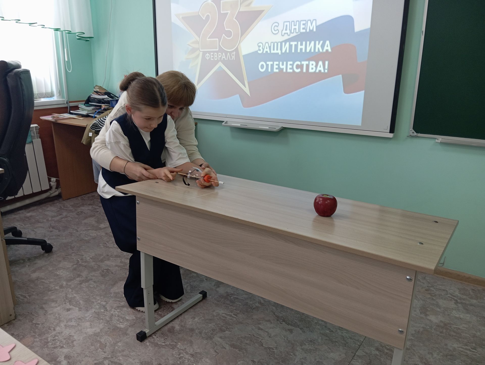 В Верхнем Услоне гимназистам провели патриотический час «Держава армией крепка»