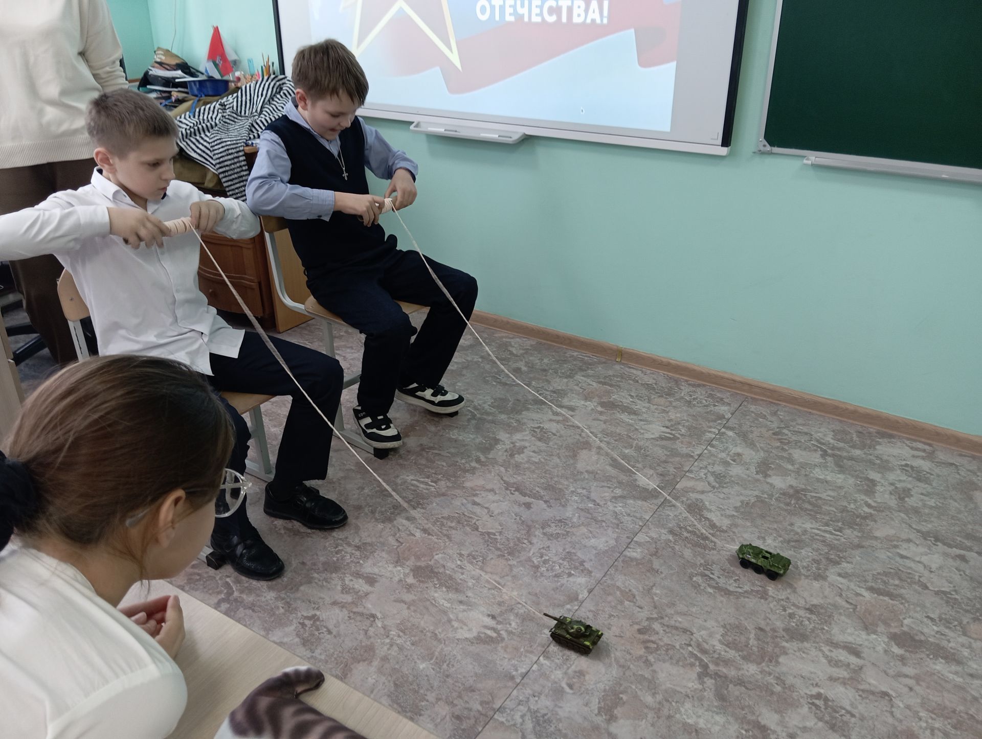 В Верхнем Услоне гимназистам провели патриотический час «Держава армией крепка»