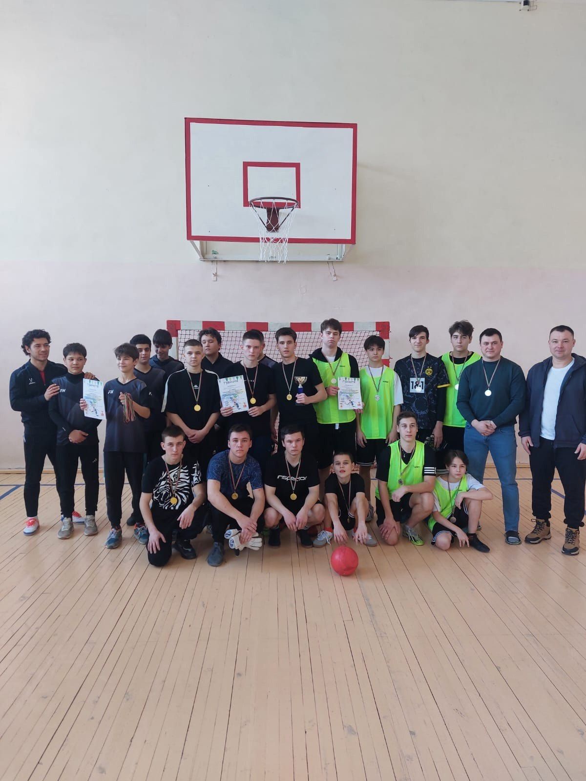 В Верхнем Услоне отряды «Форпост» соревновались в мини-футболе