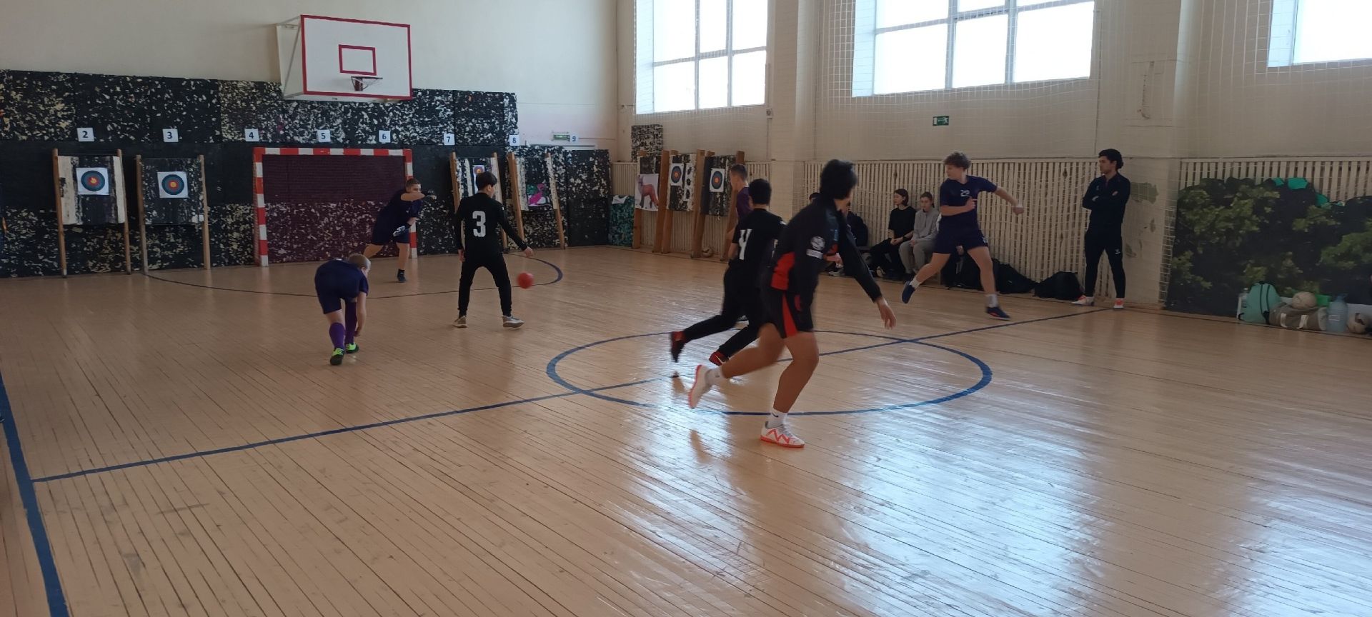 В Верхнем Услоне отряды «Форпост» соревновались в мини-футболе