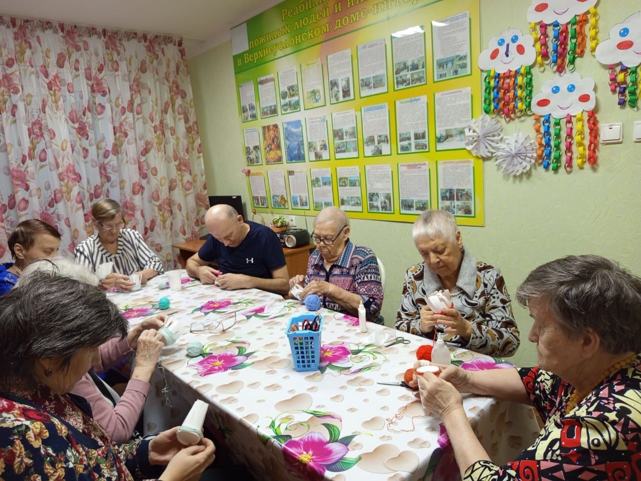 В Верхнеуслонском Доме-интернате создавали яркие корзиночки