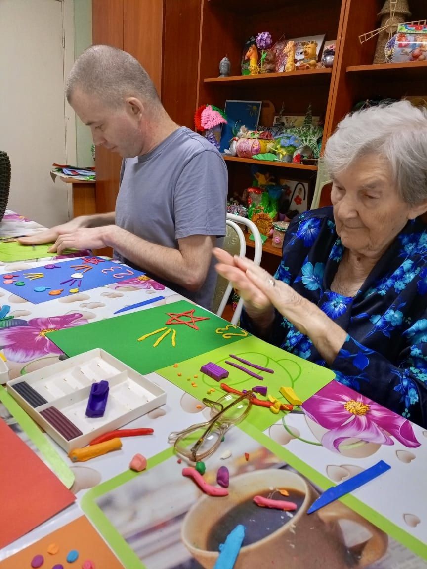 В Верхнеуслонском Доме-интернате мастерили праздничный салют