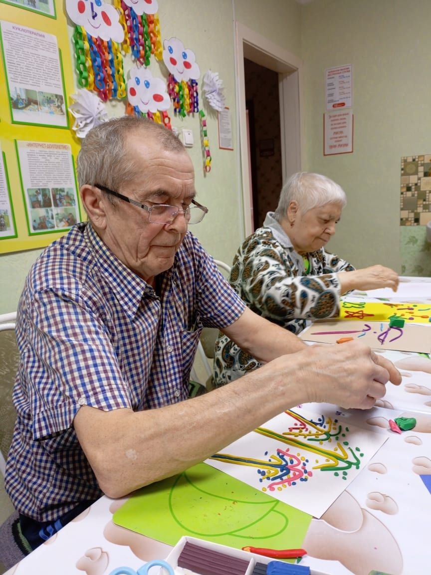 В Верхнеуслонском Доме-интернате мастерили праздничный салют
