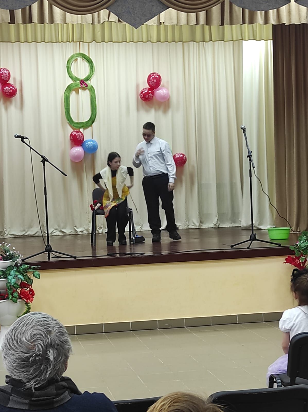 В Печищах женщин поздравили с праздником душевным концертом