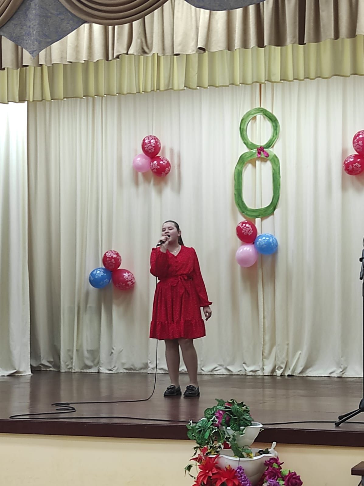 В Печищах женщин поздравили с праздником душевным концертом