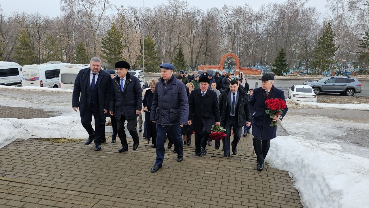 В Верхнем Услоне проходит выездное заседание Президиума Госсовета РТ