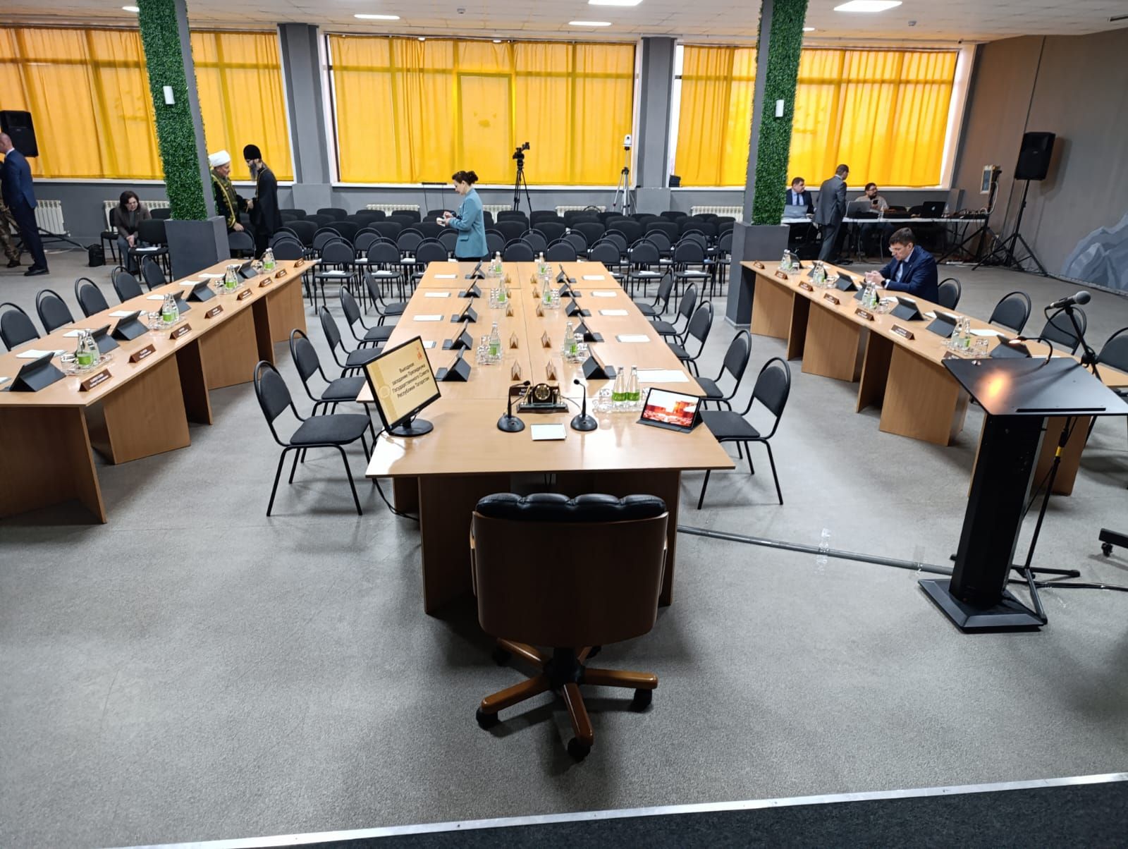 В Верхнем Услоне проходит выездное заседание Президиума Госсовета РТ